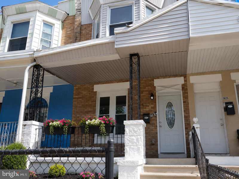 6037 Spruce St Property Photo 2