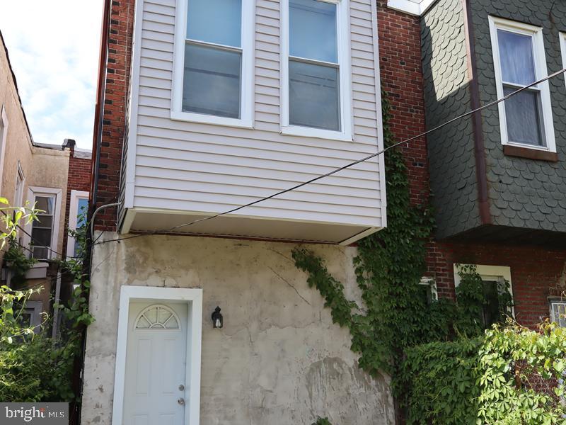 6037 Spruce St Property Photo 4