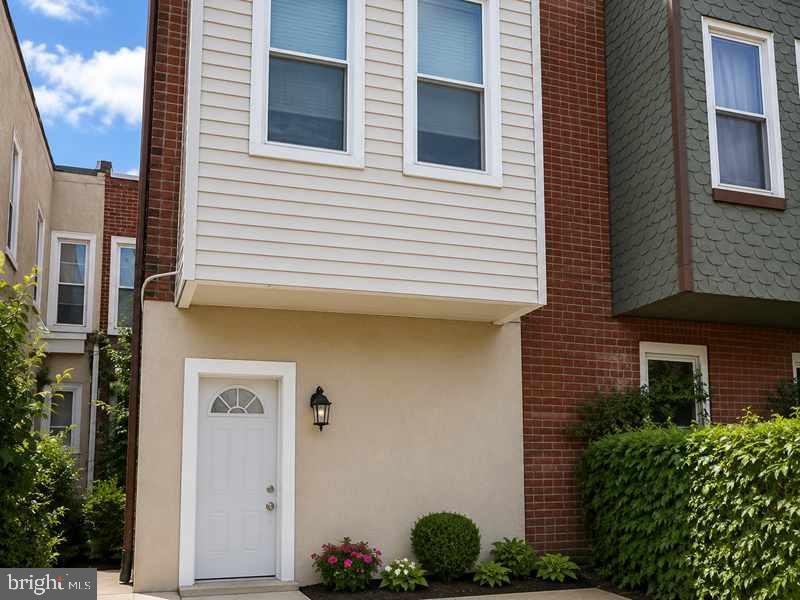 6037 Spruce St Property Photo 5