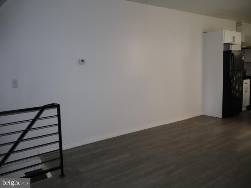 6037 Spruce St Property Photo 14