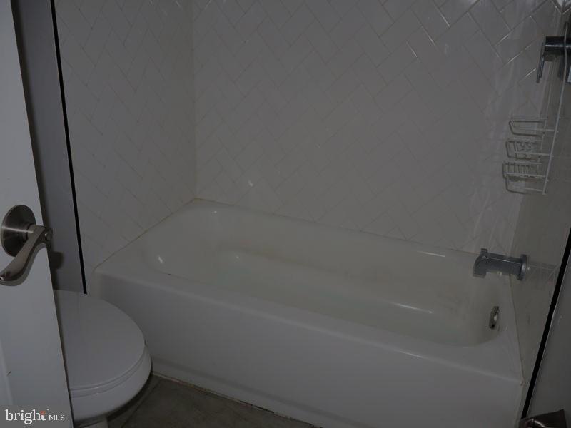 6037 Spruce St Property Photo 19