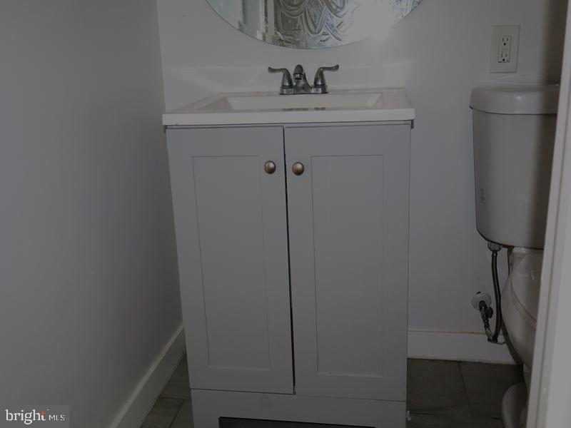 6037 Spruce St Property Photo 20