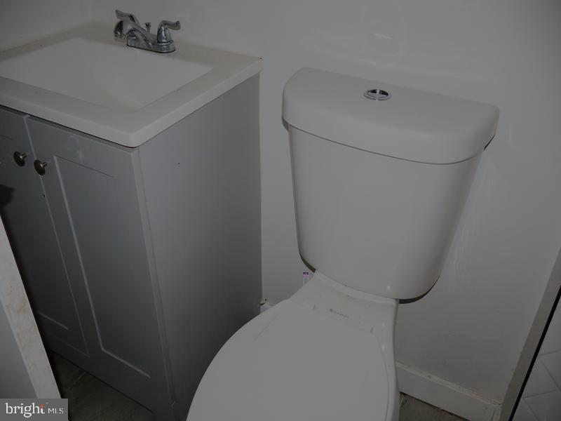 6037 Spruce St Property Photo 21