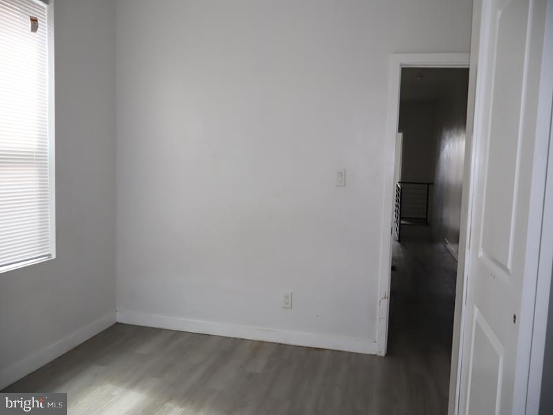 6037 Spruce St Property Photo 23