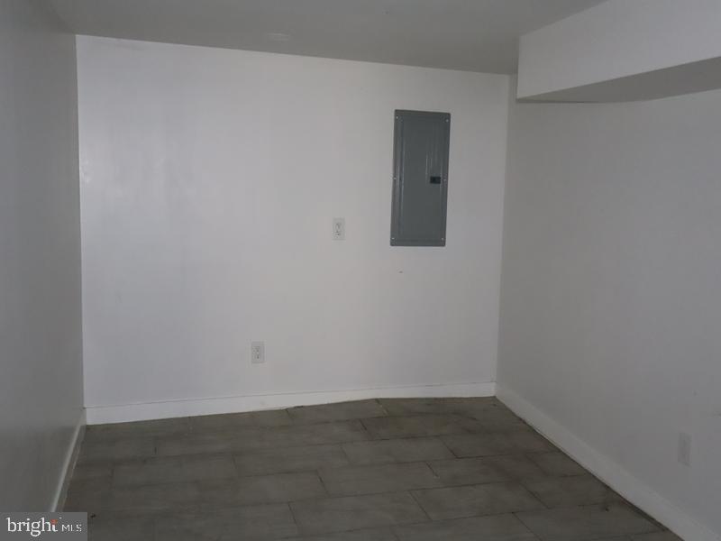 6037 Spruce St Property Photo 24