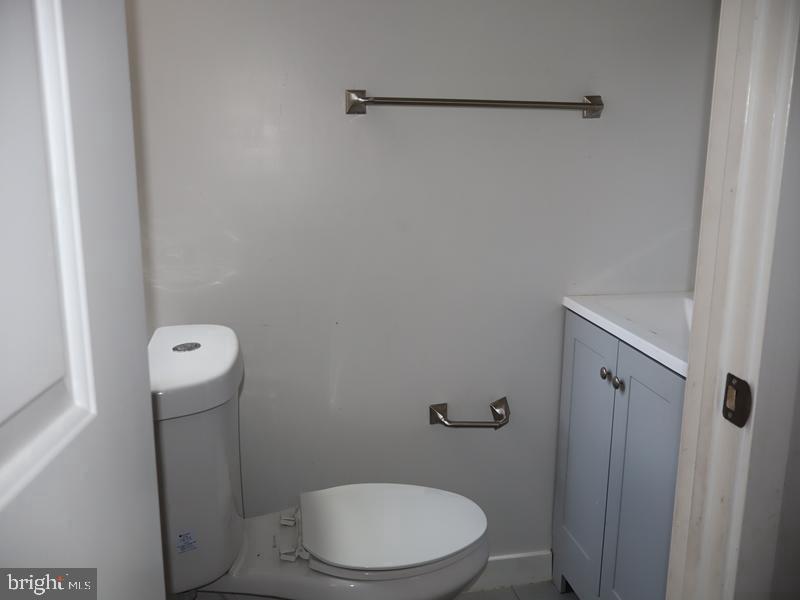 6037 Spruce St Property Photo 25