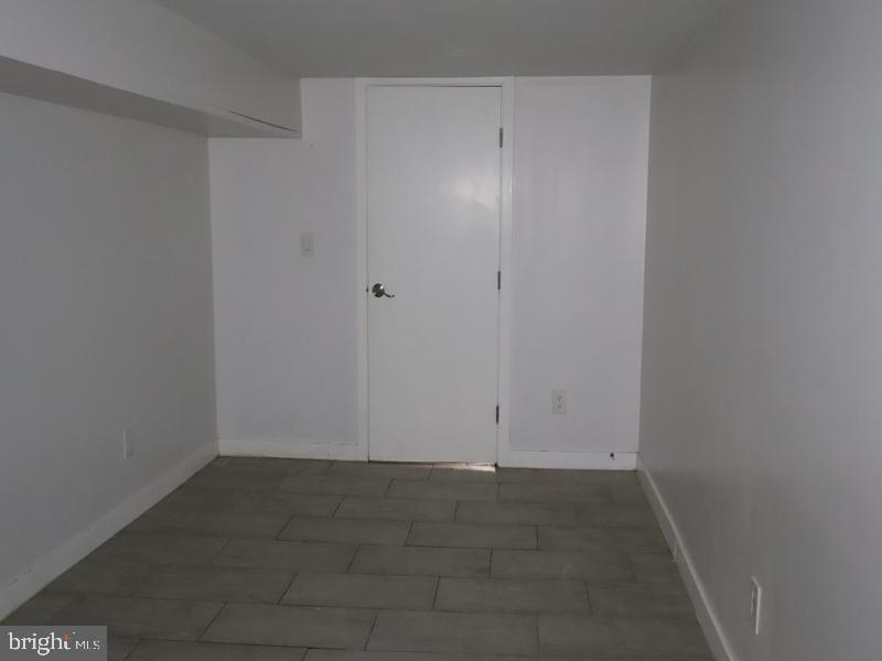 6037 Spruce St Property Photo 26