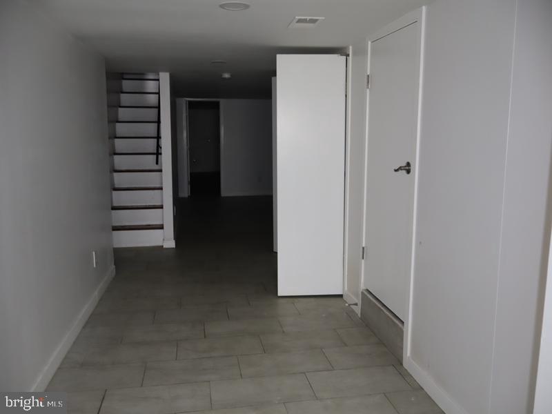 6037 Spruce St Property Photo 27