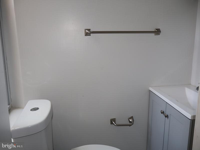 6037 Spruce St Property Photo 31