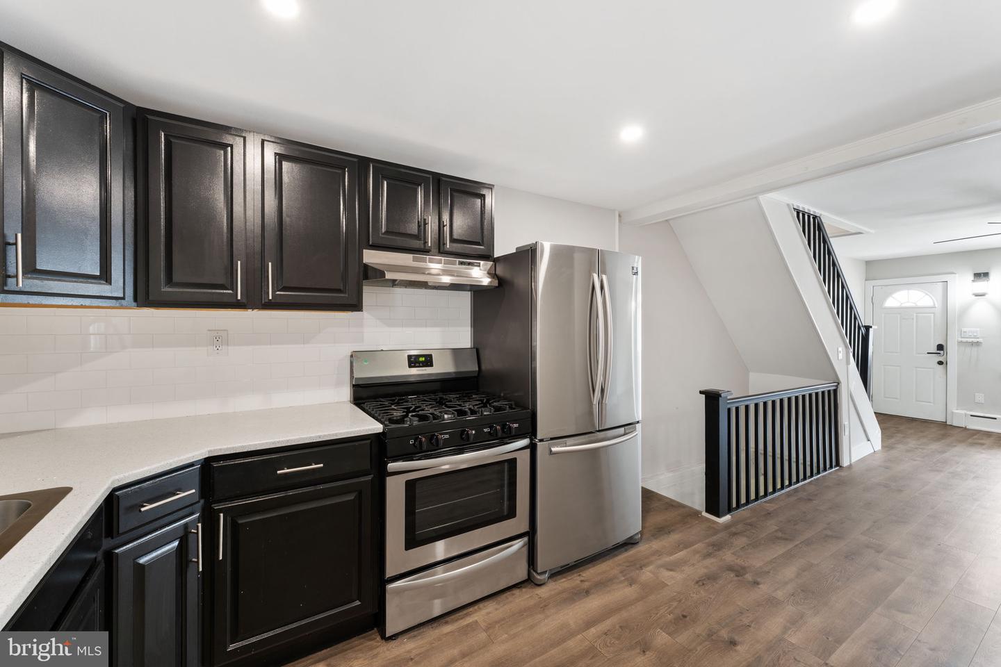 2833 S Sydenham St Property Photo 14