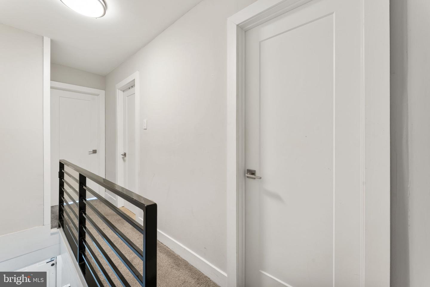 2833 S Sydenham St Property Photo 15