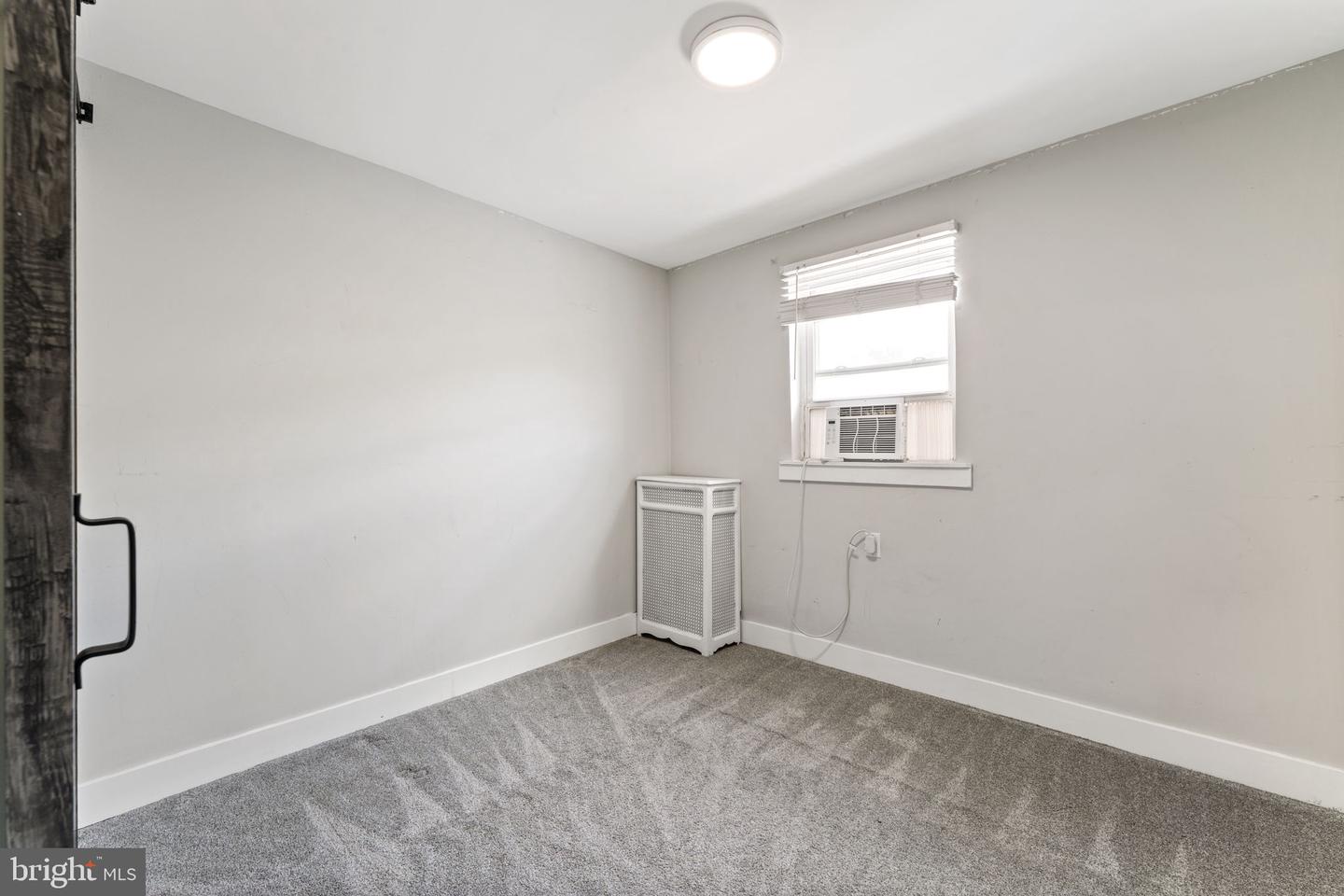 2833 S Sydenham St Property Photo 16