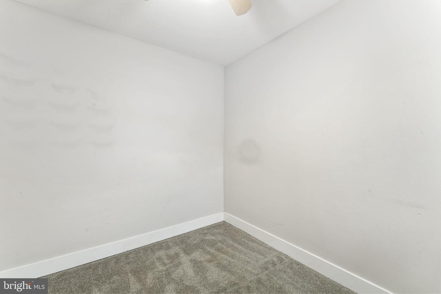 2833 S Sydenham St Property Photo 19