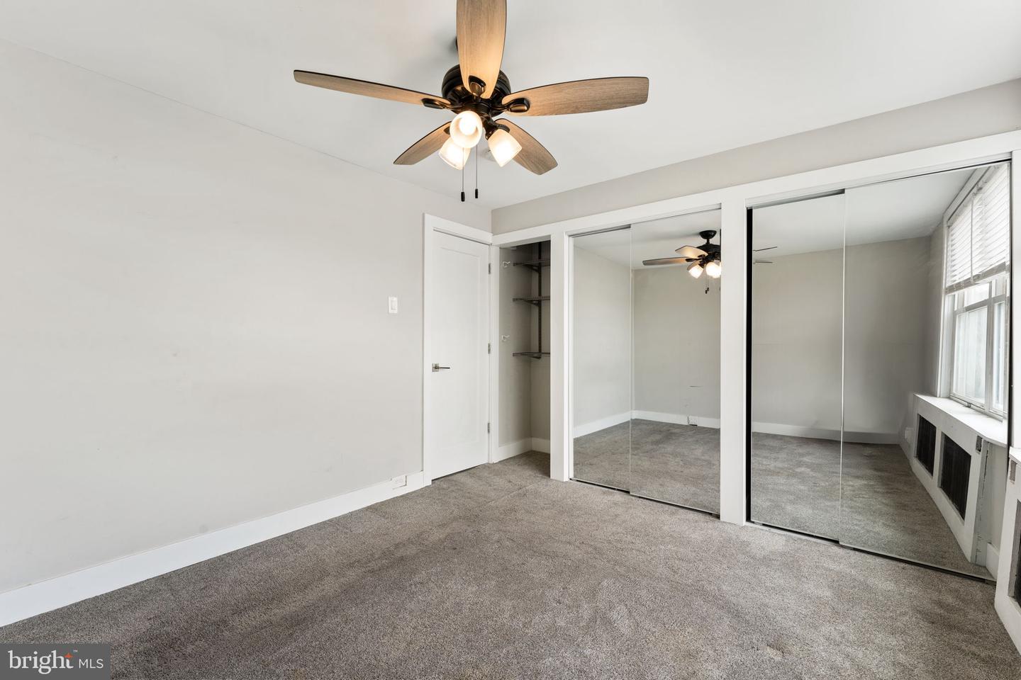 2833 S Sydenham St Property Photo 23