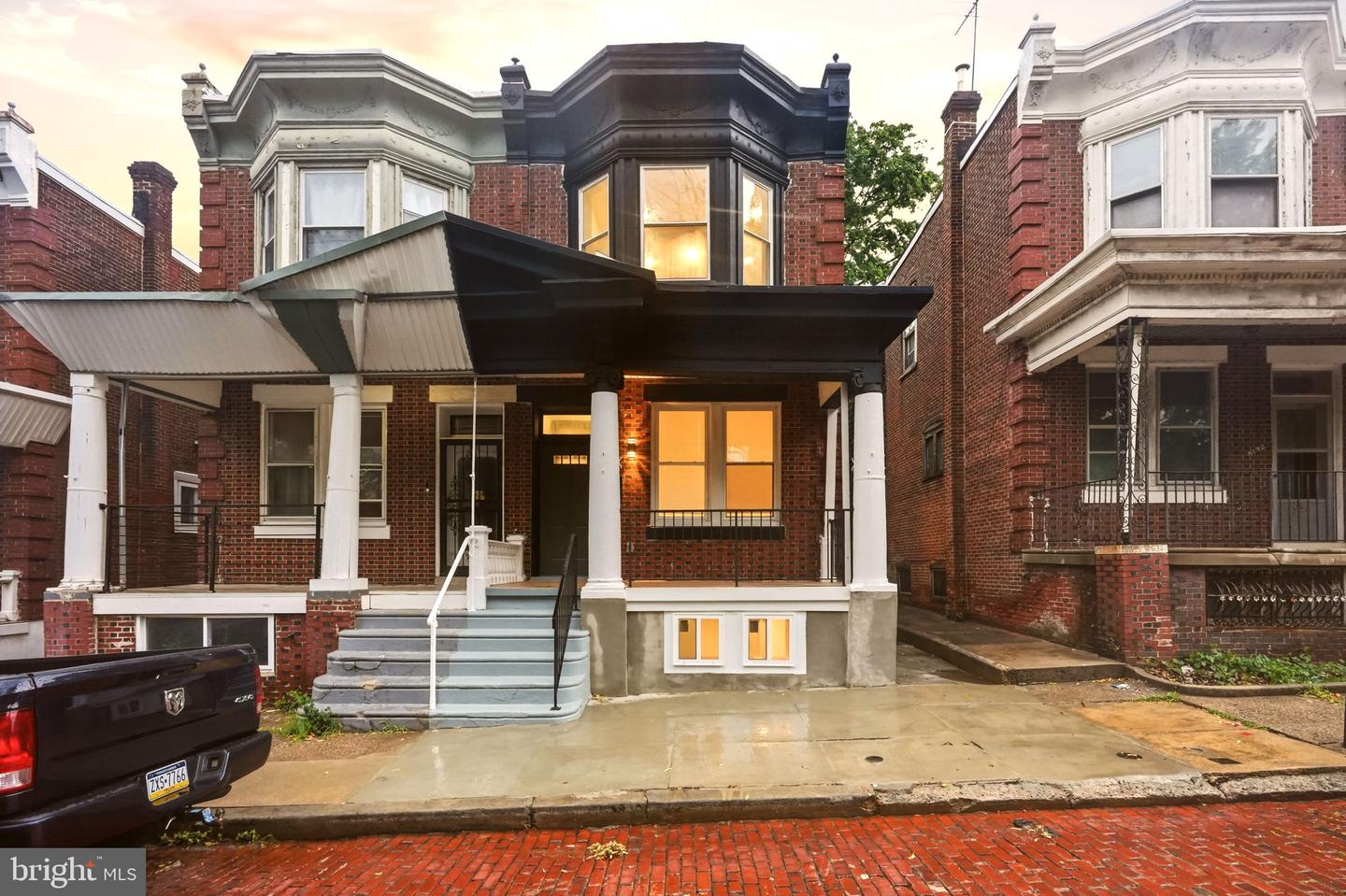 5130 N CARLISLE ST Property Photo 1