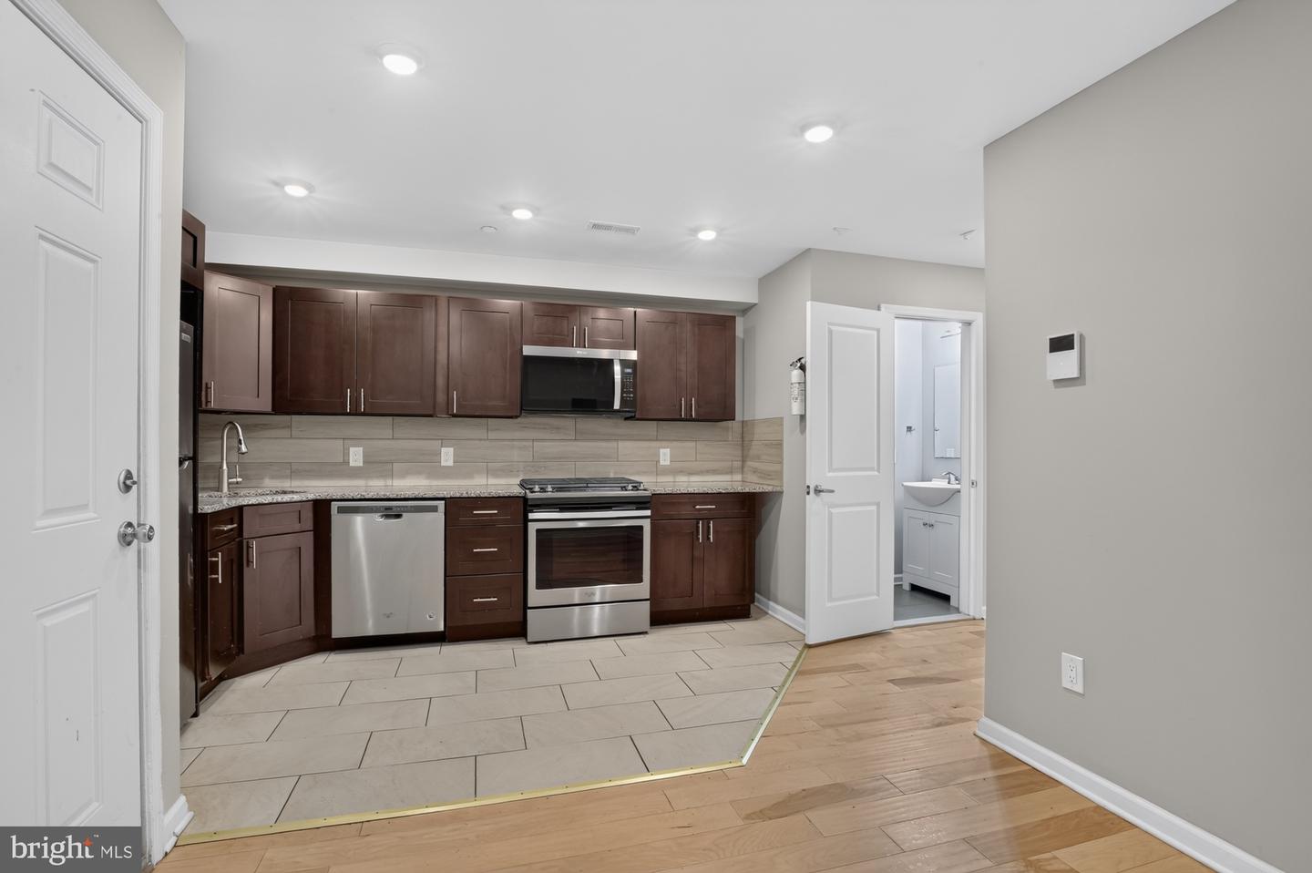 1431 Poplar St #d Property Photo 5