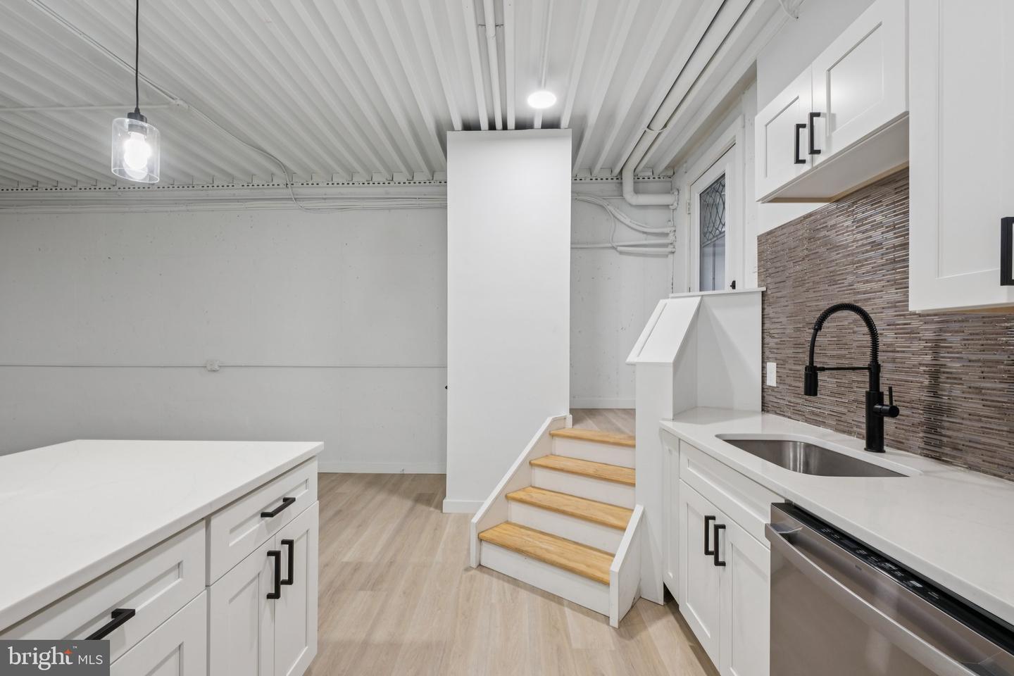 1116 N Bodine St #c Property Photo 3
