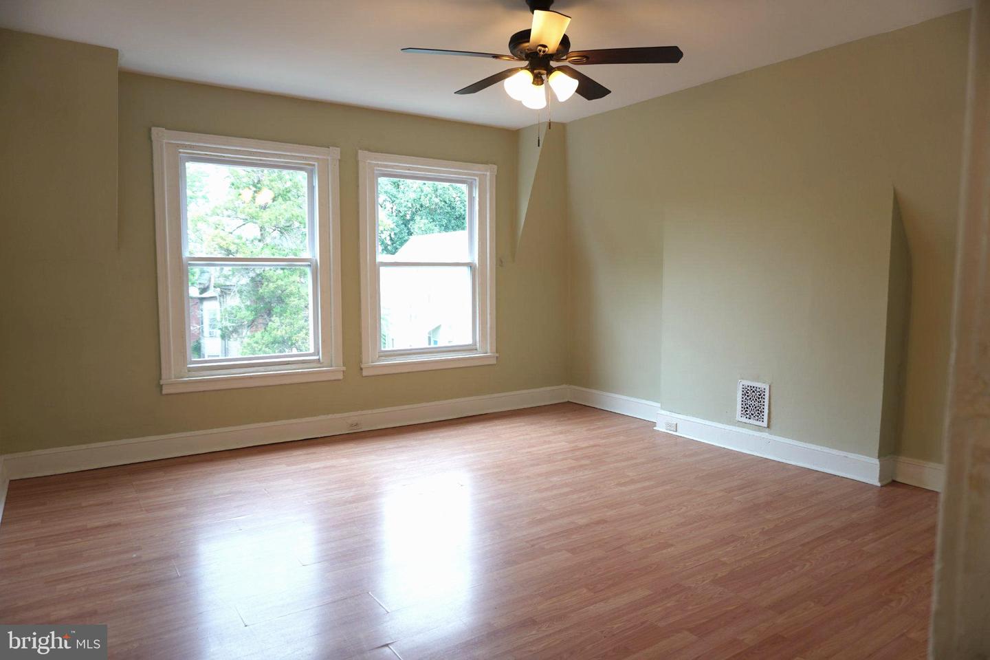 444 W Bringhurst St #3 Property Photo 2