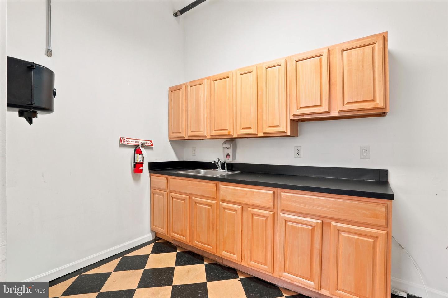 5534 Pulaski Ave Property Photo 15