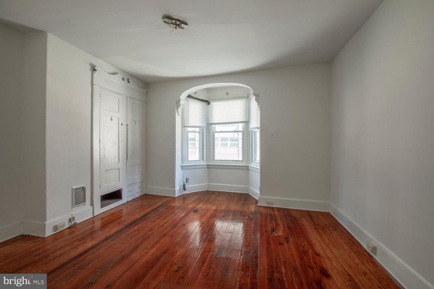 417 Krams Ave Property Photo 17