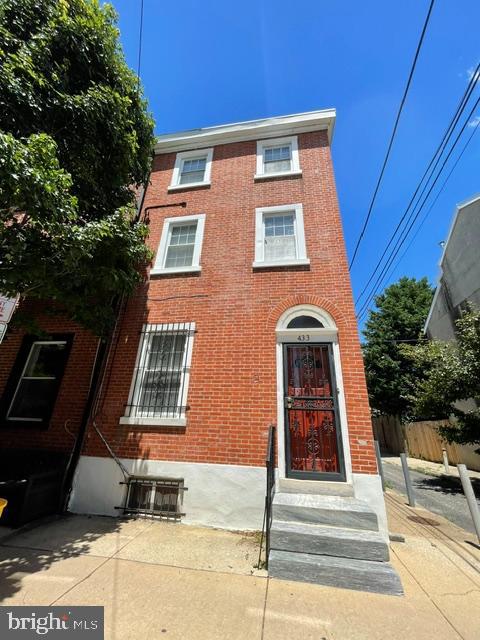 433 W GEORGE ST Property Photo 1