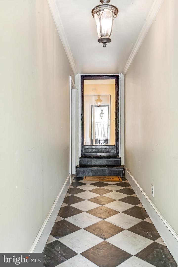 1726 Bainbridge St #b Property Photo 4