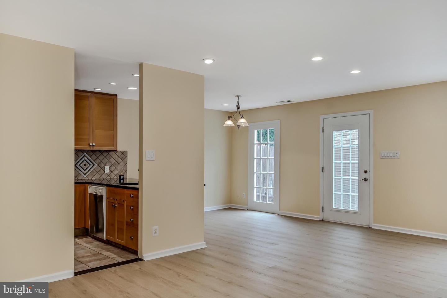 1726 Bainbridge St #b Property Photo 6