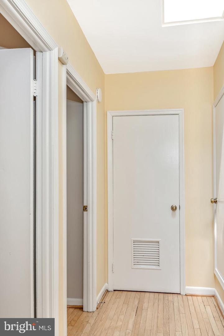1726 Bainbridge St #b Property Photo 32