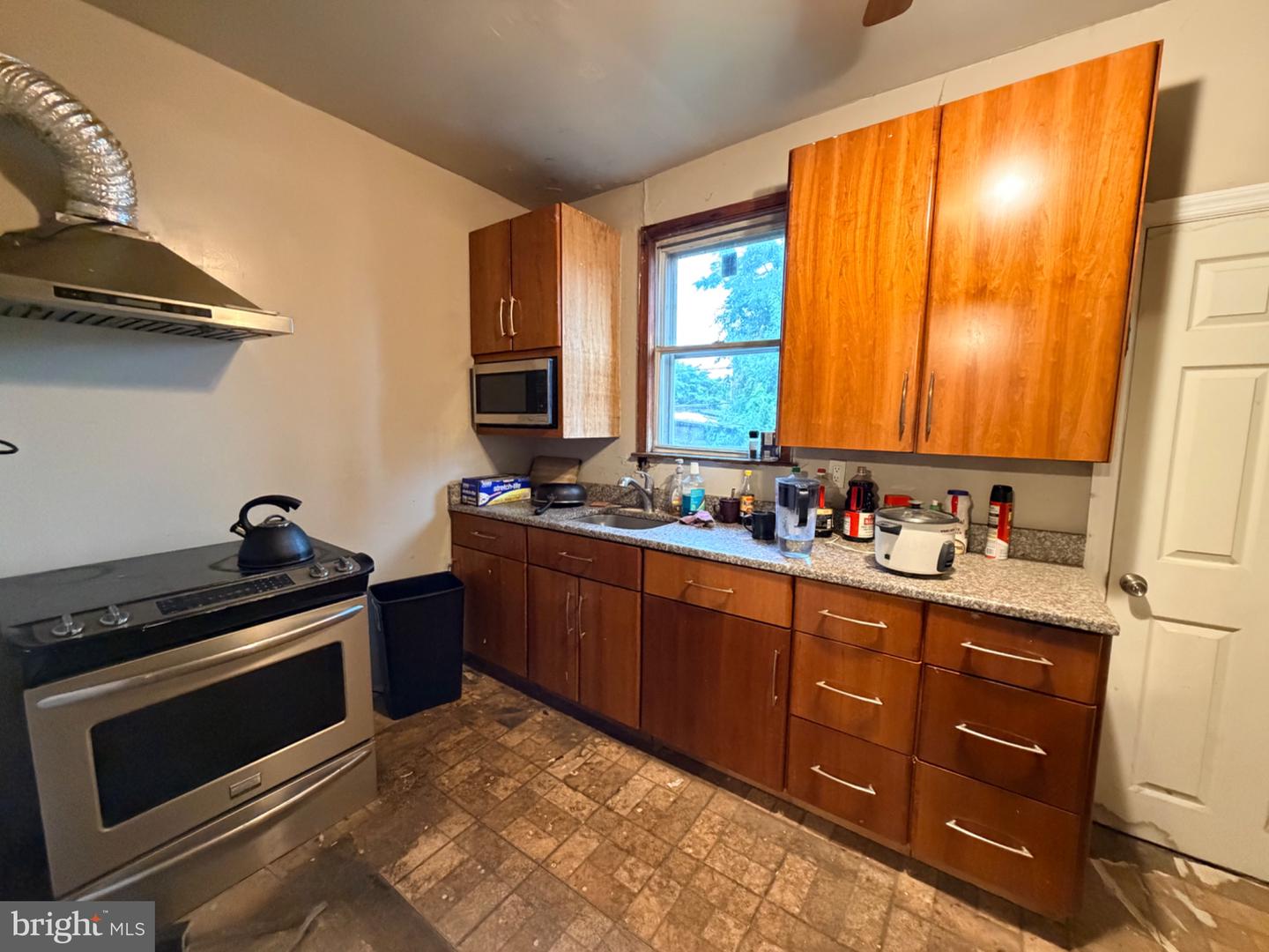 132 Delphine St Property Photo 3
