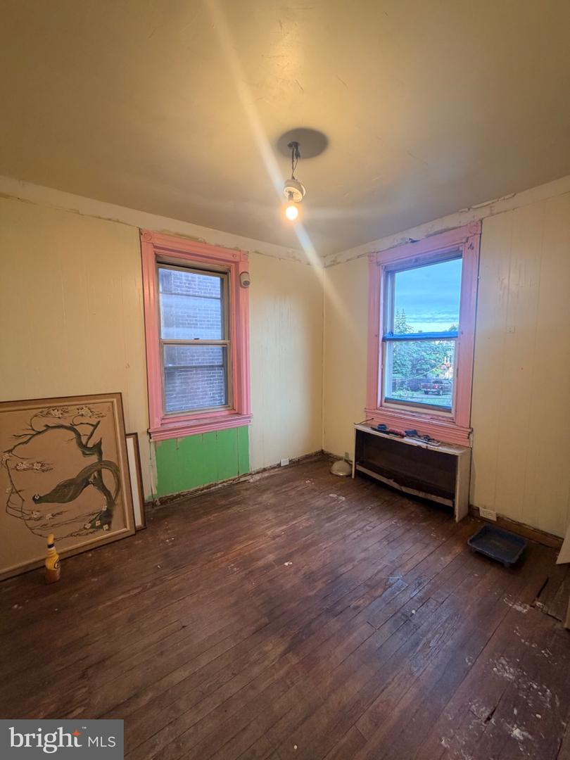 132 Delphine St Property Photo 5