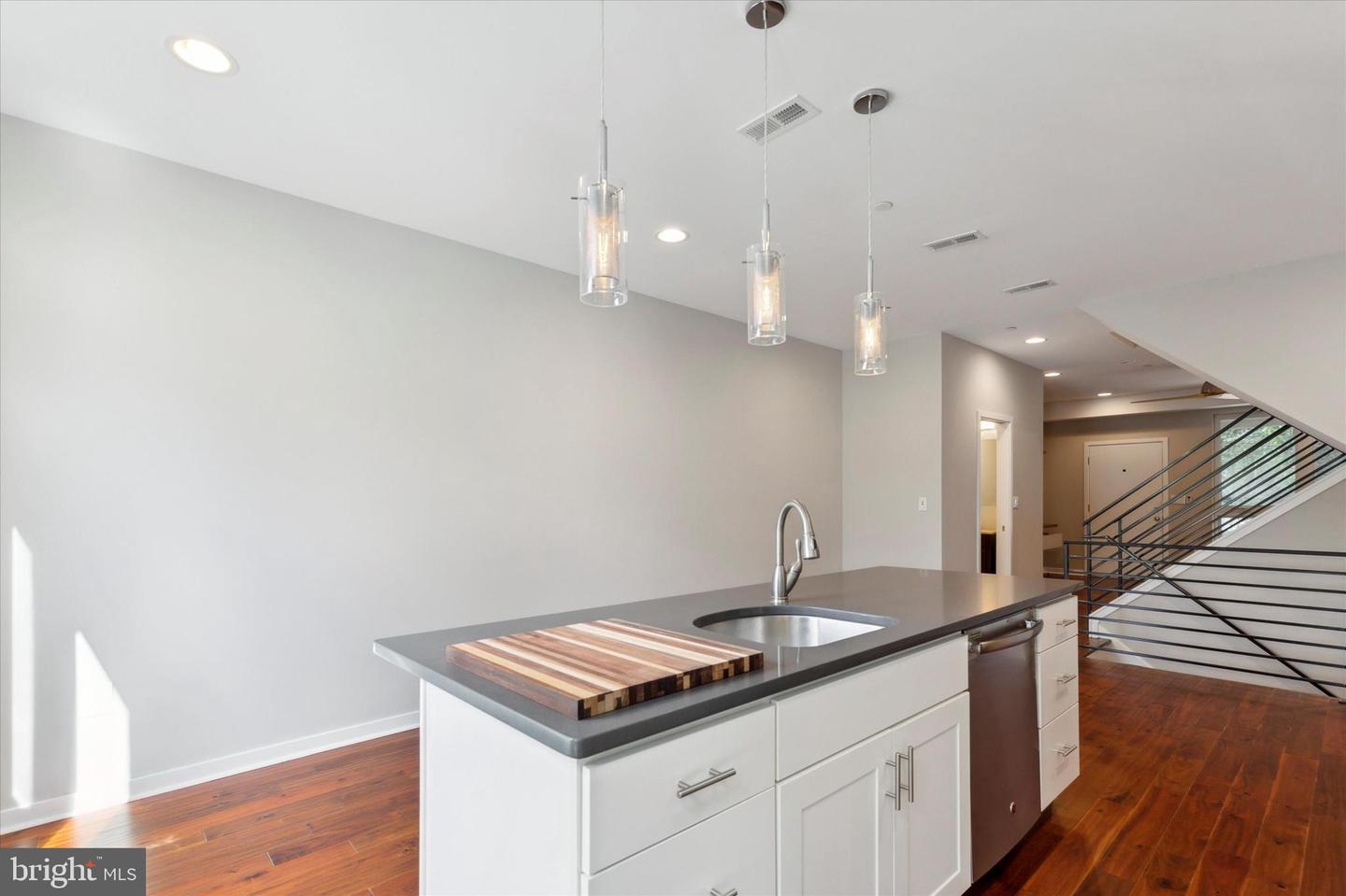 3831 Terrace St #i Property Photo 5