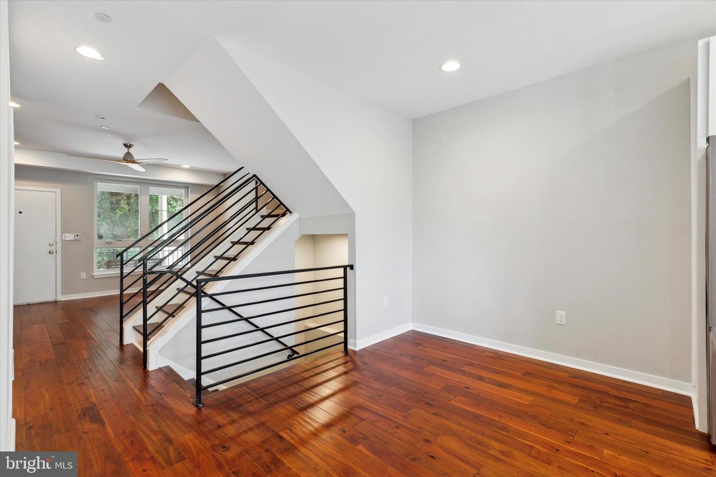 3831 Terrace St #i Property Photo 6