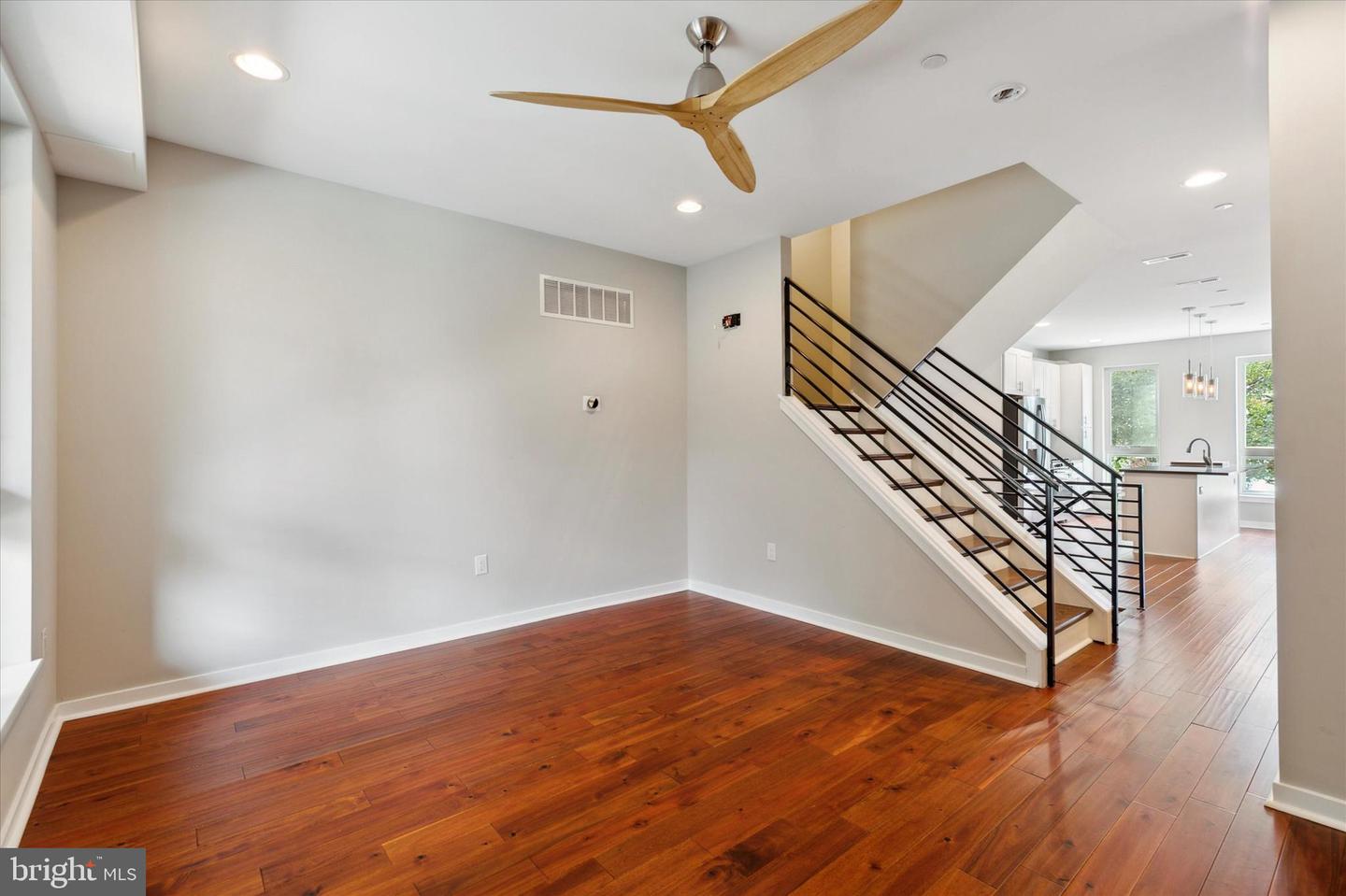 3831 Terrace St #i Property Photo 7