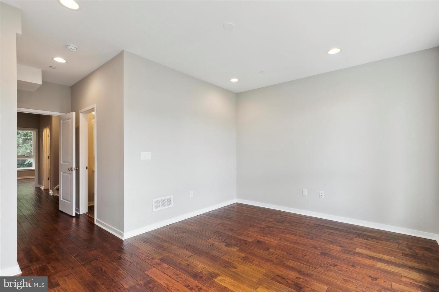 3831 Terrace St #i Property Photo 10