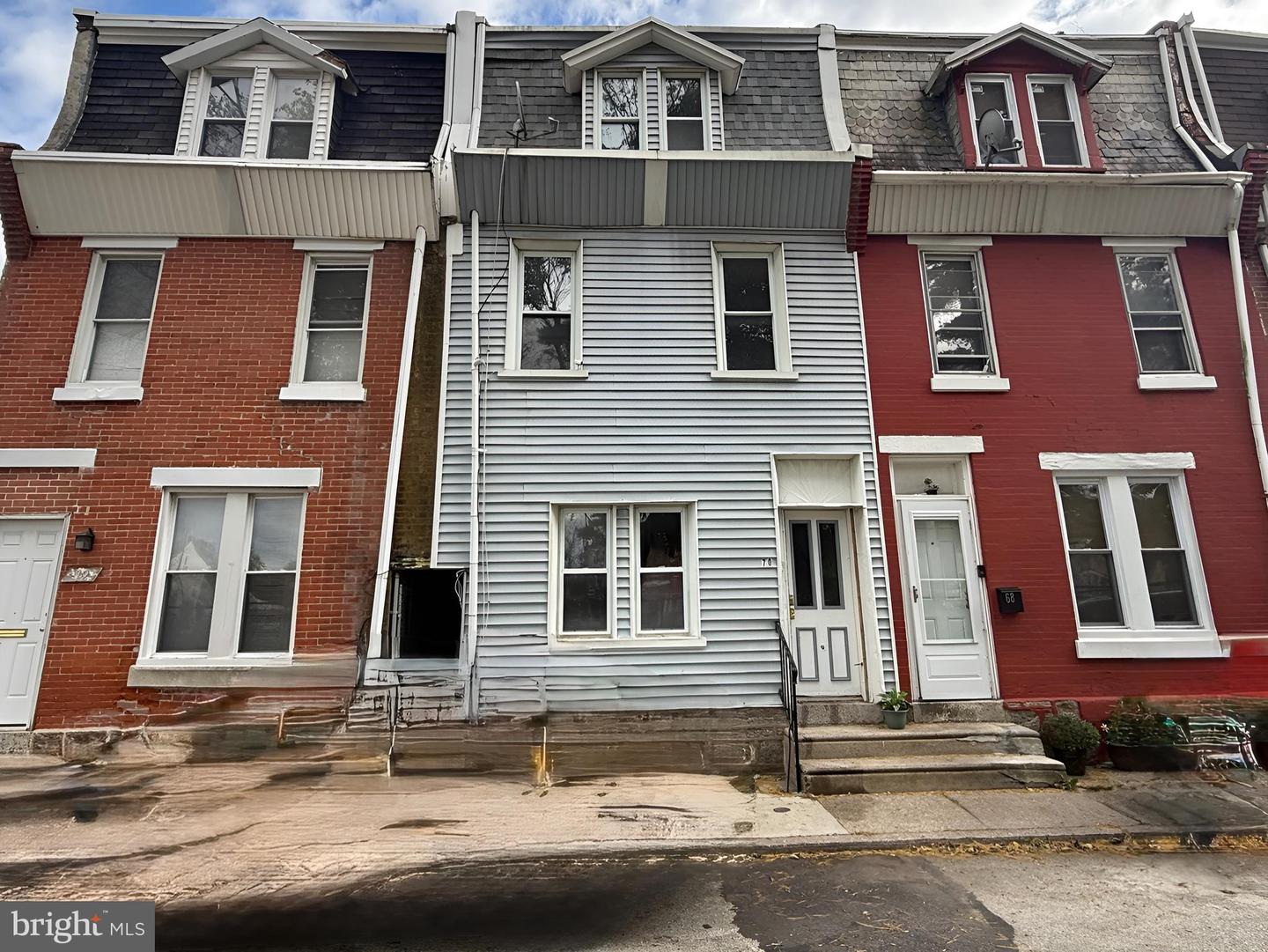70 E Springer St Property Photo 1
