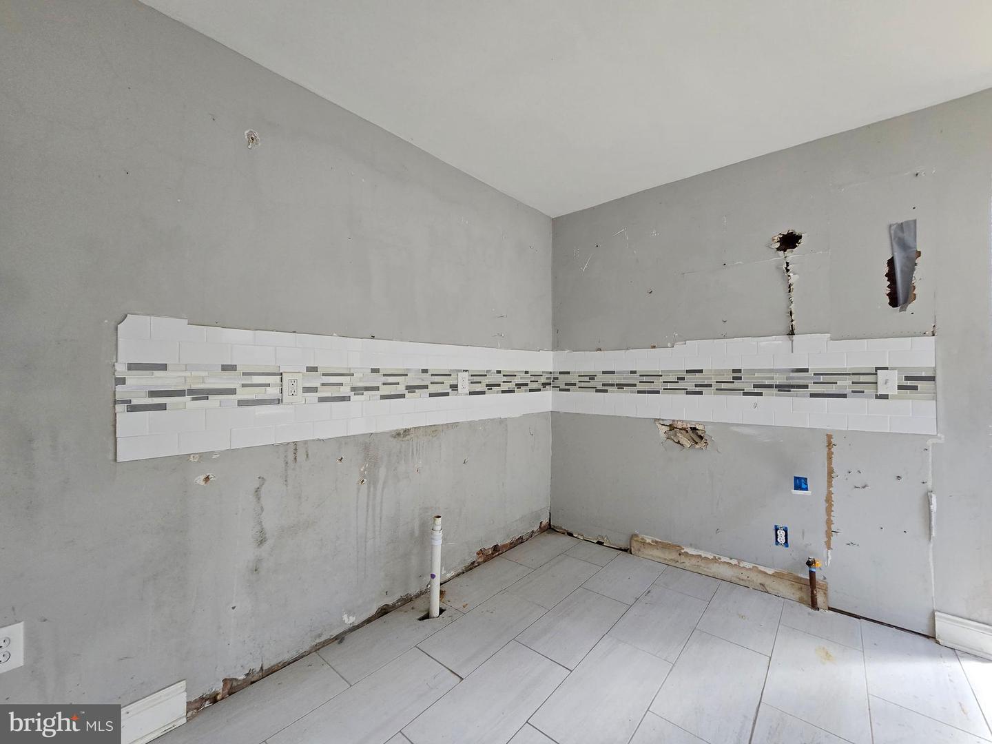 1721 N Lecount St Property Photo 6