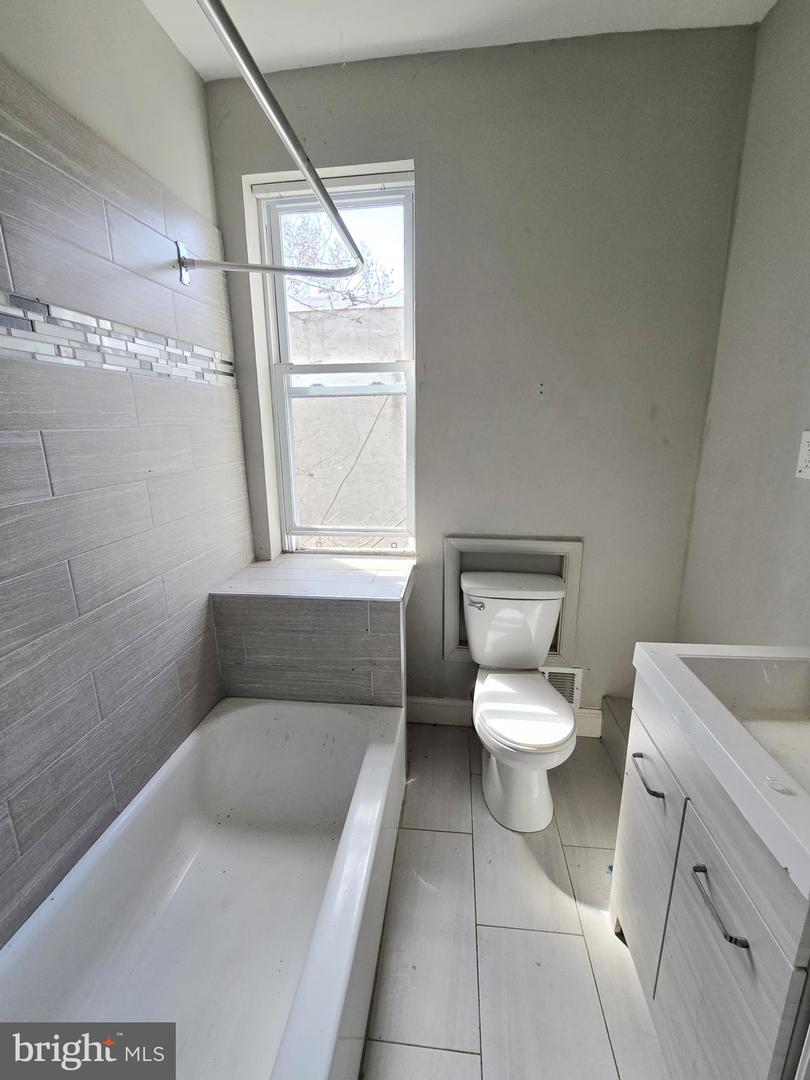 1721 N Lecount St Property Photo 9