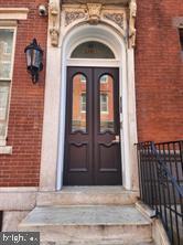 1934 SPRUCE ST #2R Property Photo 1