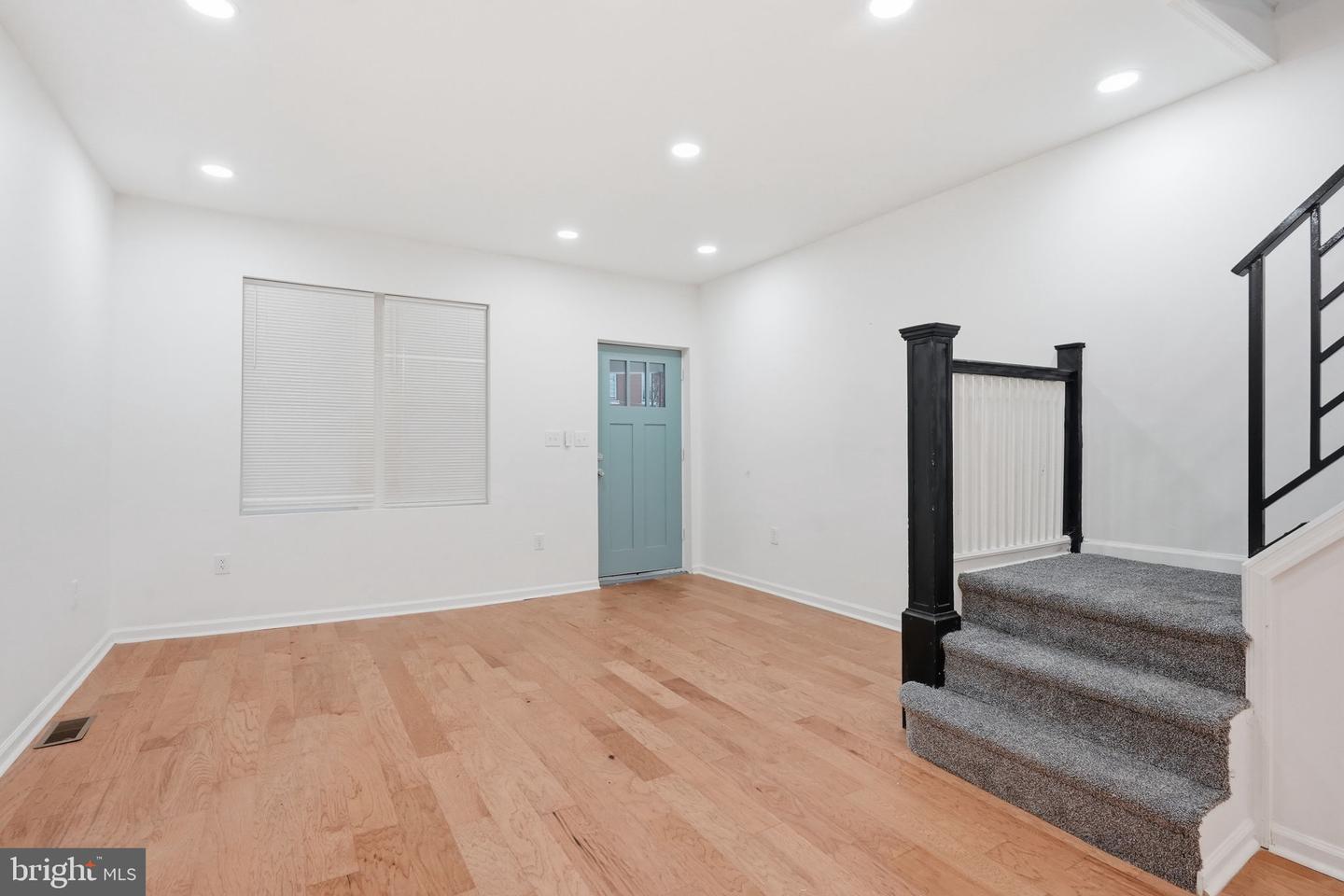 5753 Catharine St Property Photo 3
