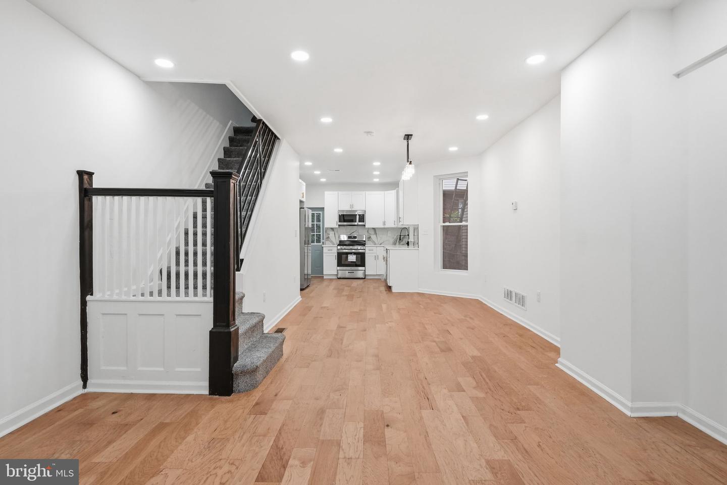 5753 Catharine St Property Photo 4