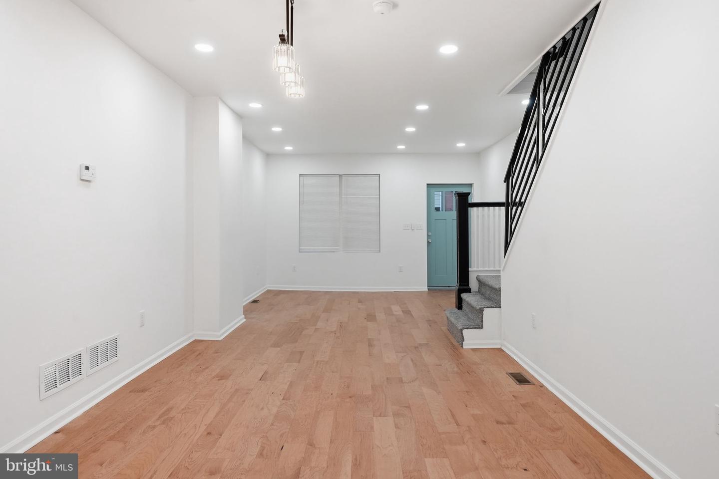 5753 Catharine St Property Photo 8