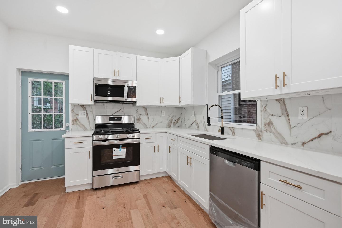 5753 Catharine St Property Photo 10