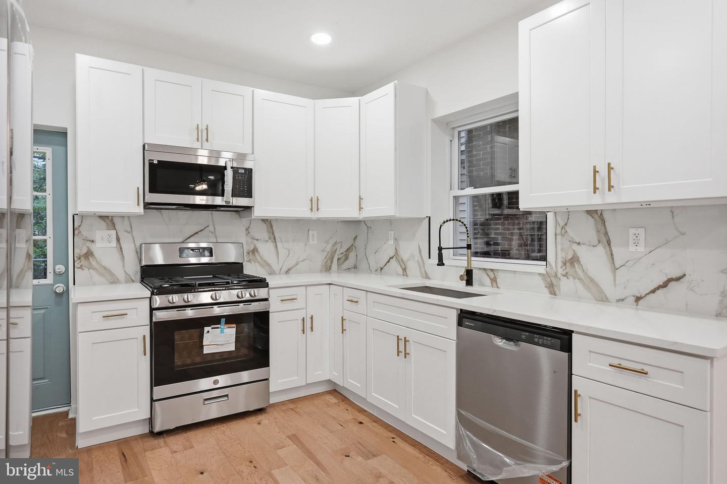 5753 Catharine St Property Photo 11