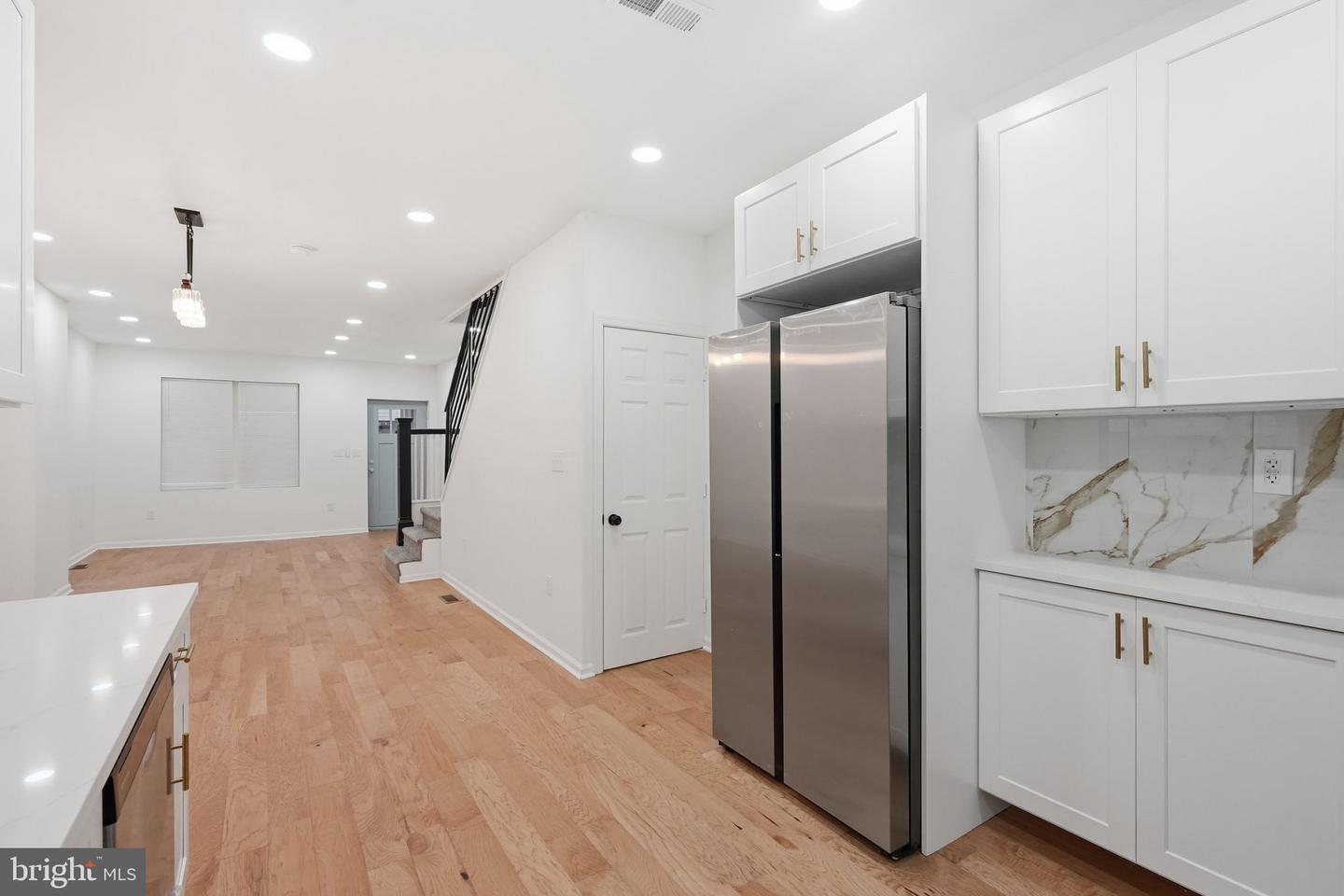 5753 Catharine St Property Photo 13