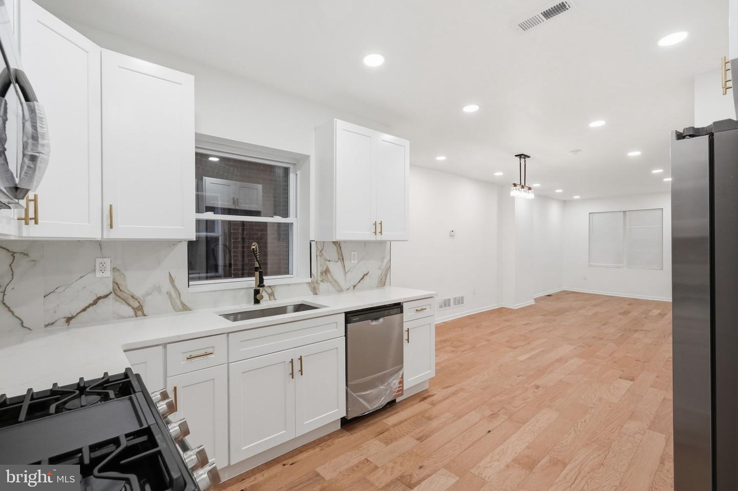 5753 Catharine St Property Photo 14