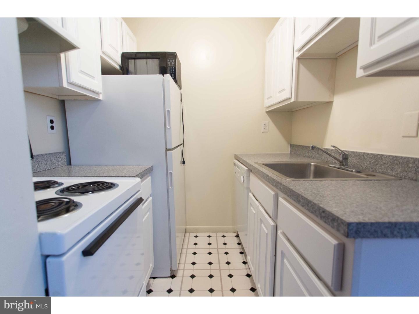 727 Spruce St #2r Property Photo 4
