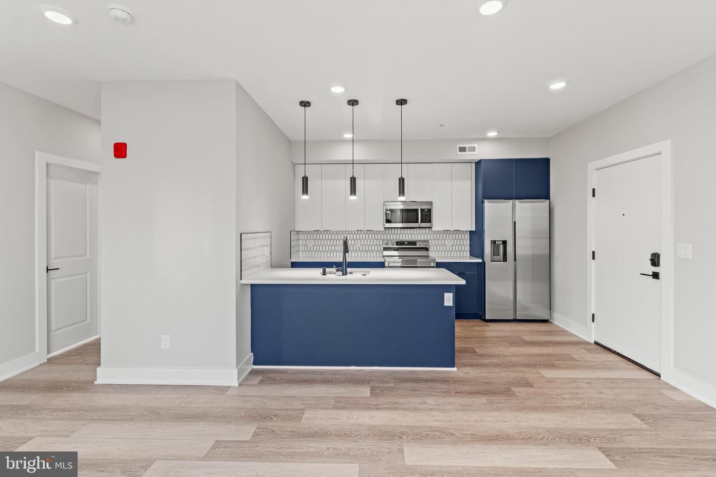 4820 CHESTER AVE #402 Property Photo 1