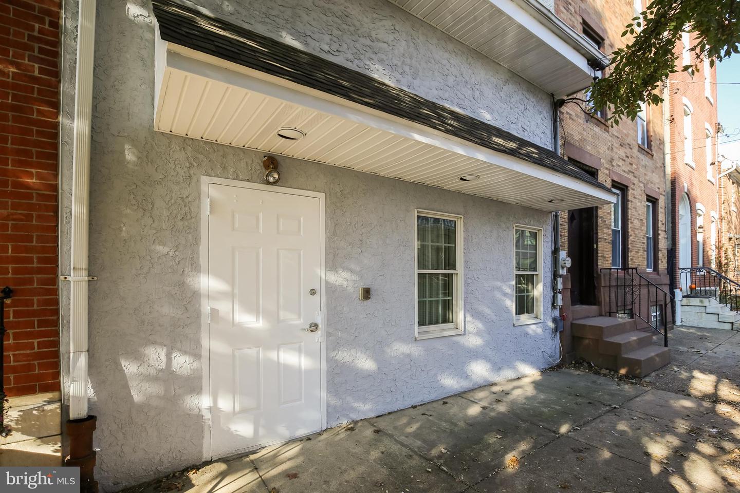 1118 E COLUMBIA AVE Property Photo 1