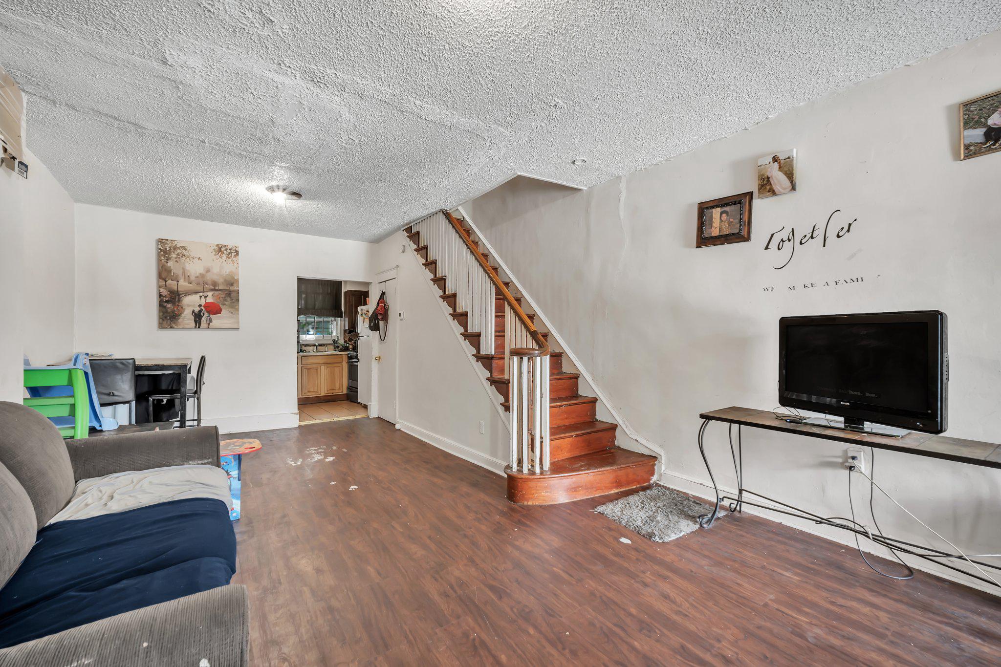 1913 S Beechwood St Property Photo 2