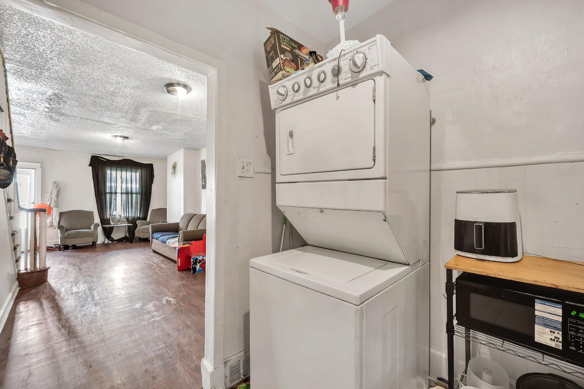 1913 S Beechwood St Property Photo 4